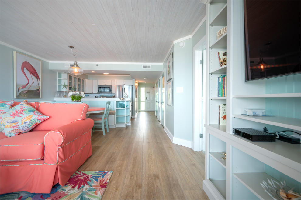 Esempio di un soggiorno stile marino di medie dimensioni e aperto con pavimento in vinile, pavimento giallo, sala formale, pareti verdi e parete attrezzata