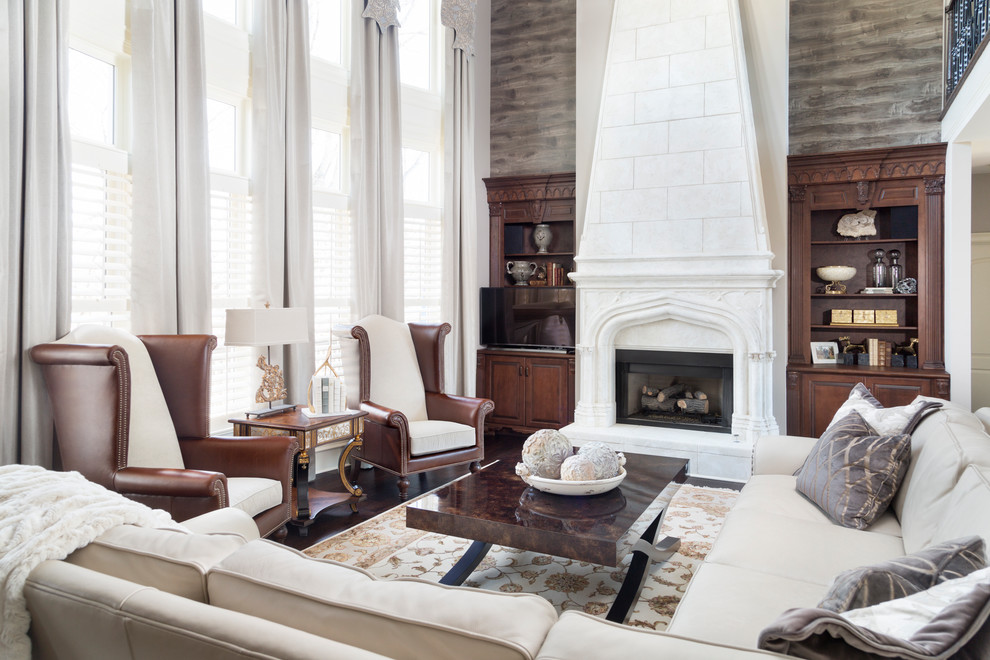 アトランタにある高級な広いトラディショナルスタイルのおしゃれなリビング (濃色無垢フローリング、茶色い床、ベージュの壁、据え置き型テレビ、標準型暖炉、石材の暖炉まわり) の写真