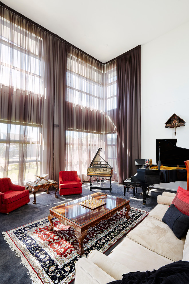 Источник вдохновения для домашнего уюта: открытая гостиная комната среднего размера в стиле модернизм с музыкальной комнатой, белыми стенами и ковровым покрытием