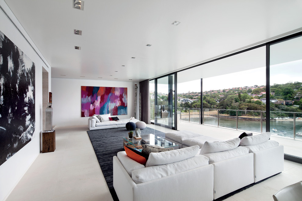 Idee per un ampio soggiorno moderno con pareti bianche