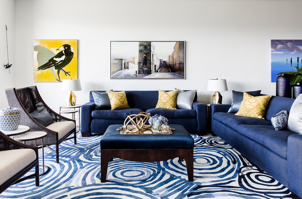 Repräsentatives, Großes, Fernseherloses, Offenes Modernes Wohnzimmer ohne Kamin mit weißer Wandfarbe, Teppichboden und blauem Boden in Sydney