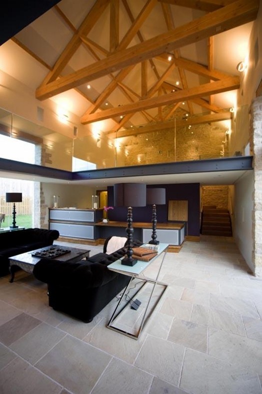 Idee per un grande soggiorno classico stile loft con sala formale, pavimento in pietra calcarea e nessuna TV