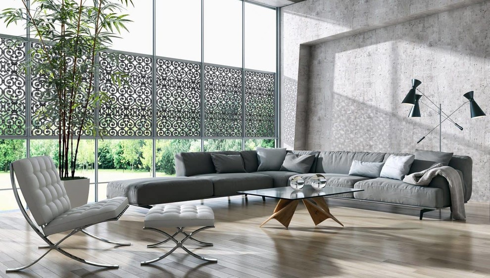 Foto de salón para visitas cerrado minimalista grande sin chimenea y televisor con paredes grises, suelo de madera clara y suelo beige