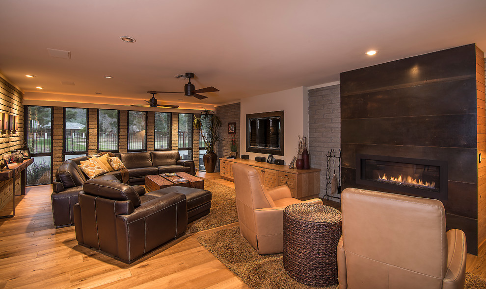 Living room - mid-century modern living room idea in Phoenix