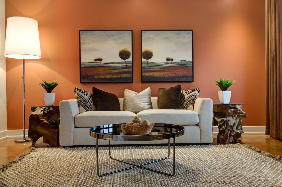 Großes, Repräsentatives, Fernseherloses, Offenes Klassisches Wohnzimmer ohne Kamin mit oranger Wandfarbe und hellem Holzboden in Ottawa