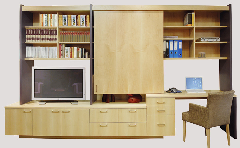Cette image montre un salon design de taille moyenne avec un mur blanc, un téléviseur indépendant et moquette.
