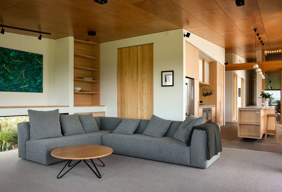 На фото: открытая гостиная комната среднего размера в современном стиле