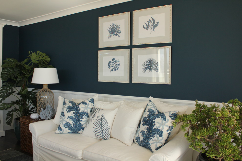 Design ideas for a nautical living room in Gold Coast - Tweed.