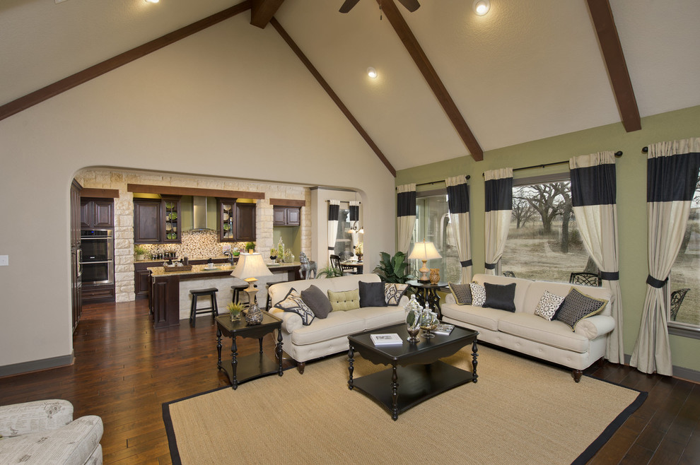 Idee per un grande soggiorno classico aperto con pareti verdi, pavimento in legno massello medio e pavimento marrone