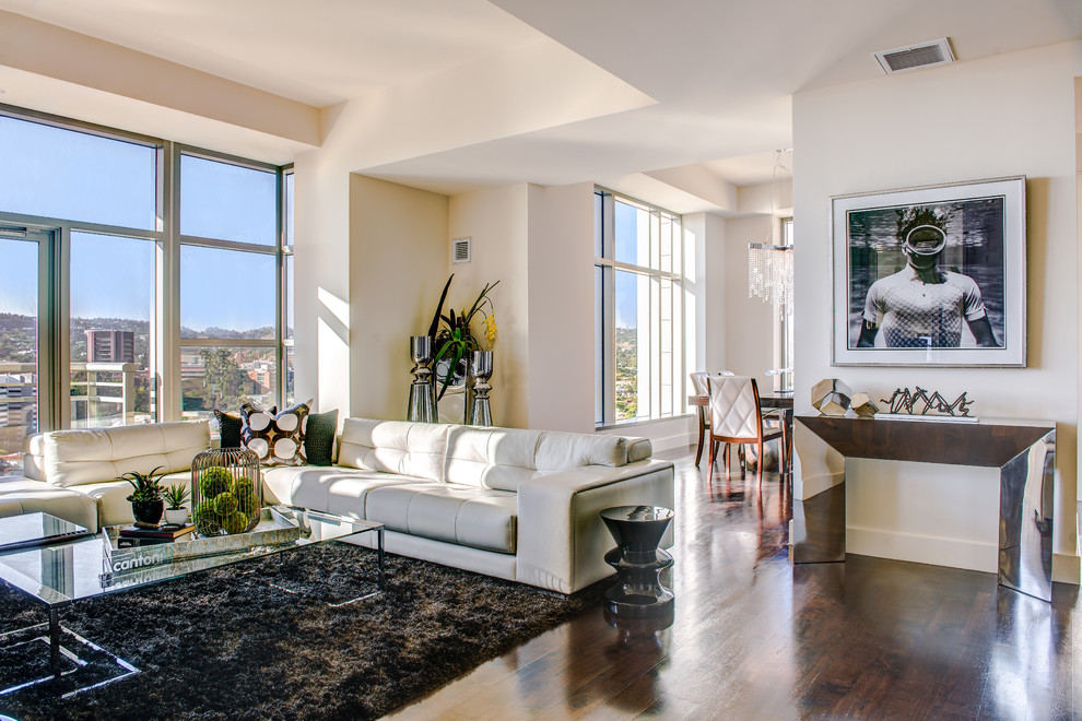 The Cantoni Home at The Carlyle Residences Modern Living Room Los