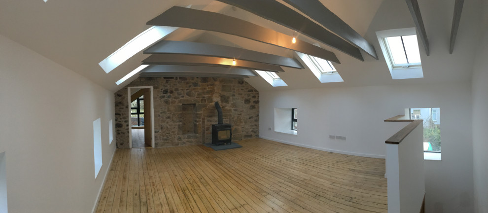 Medium sized contemporary enclosed living room in Glasgow.