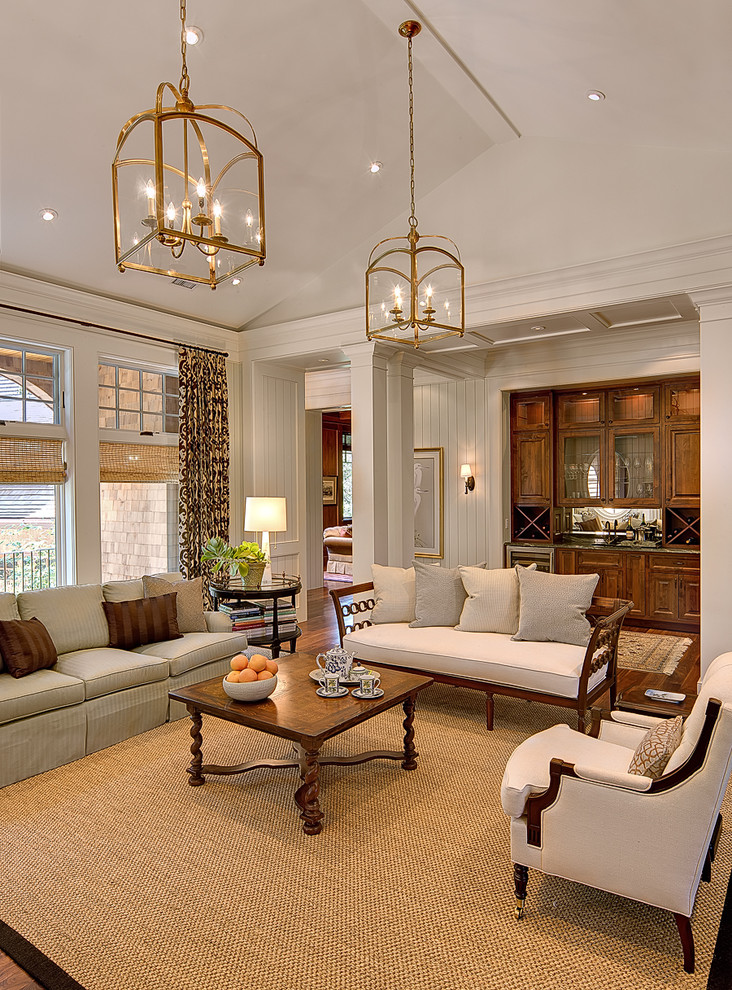 Стильный дизайн: гостиная комната в классическом стиле с домашним баром и ковром на полу - последний тренд