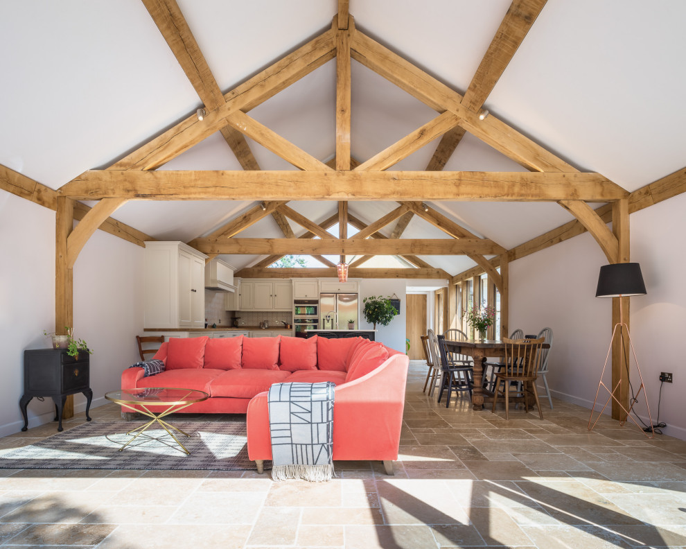 Imagen de salón abierto y abovedado de estilo de casa de campo con paredes blancas y suelo beige