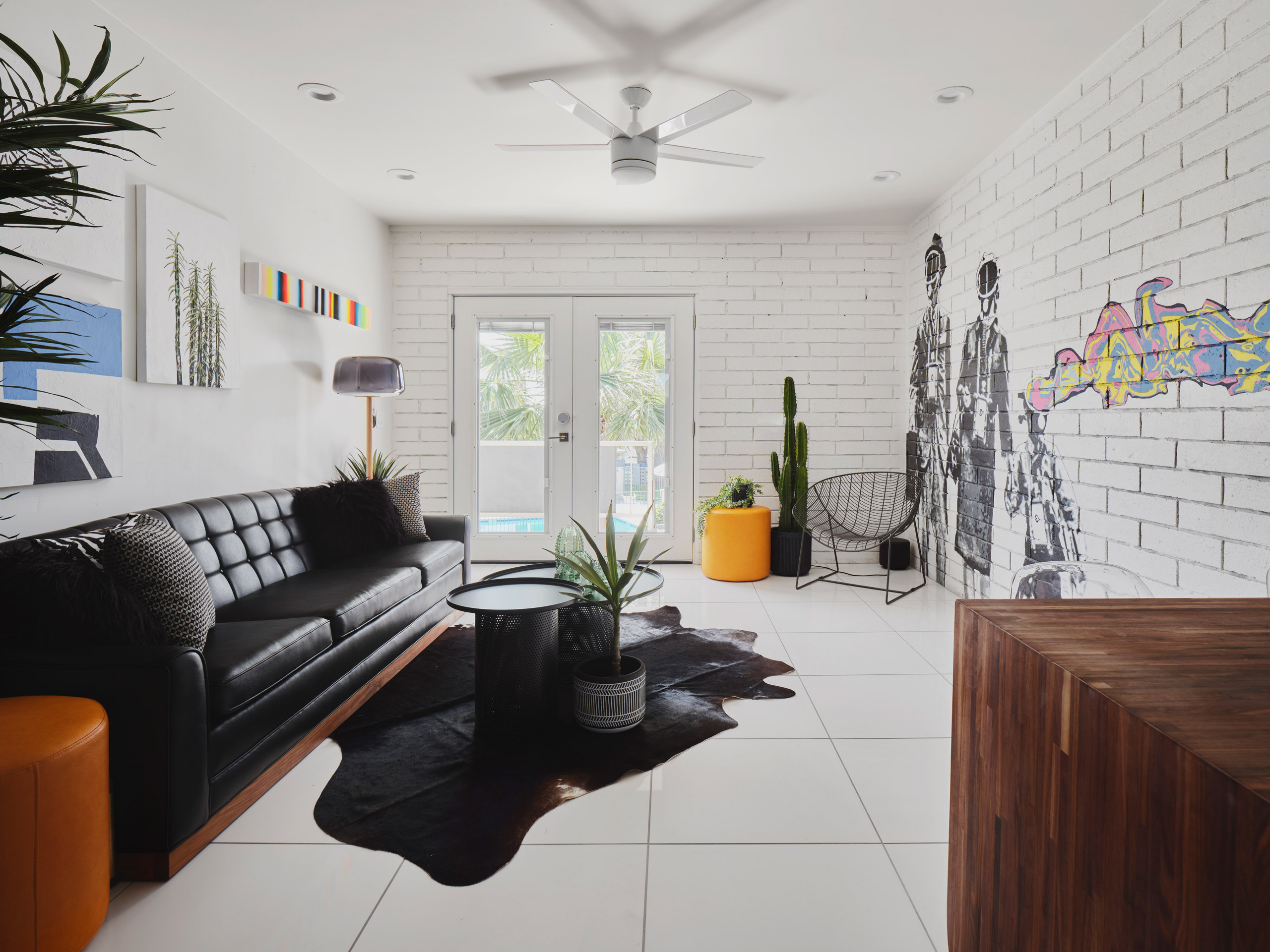 Living Rooms With Black Sofas Houzz, What Color Accent Chair Goes With Black Sofa