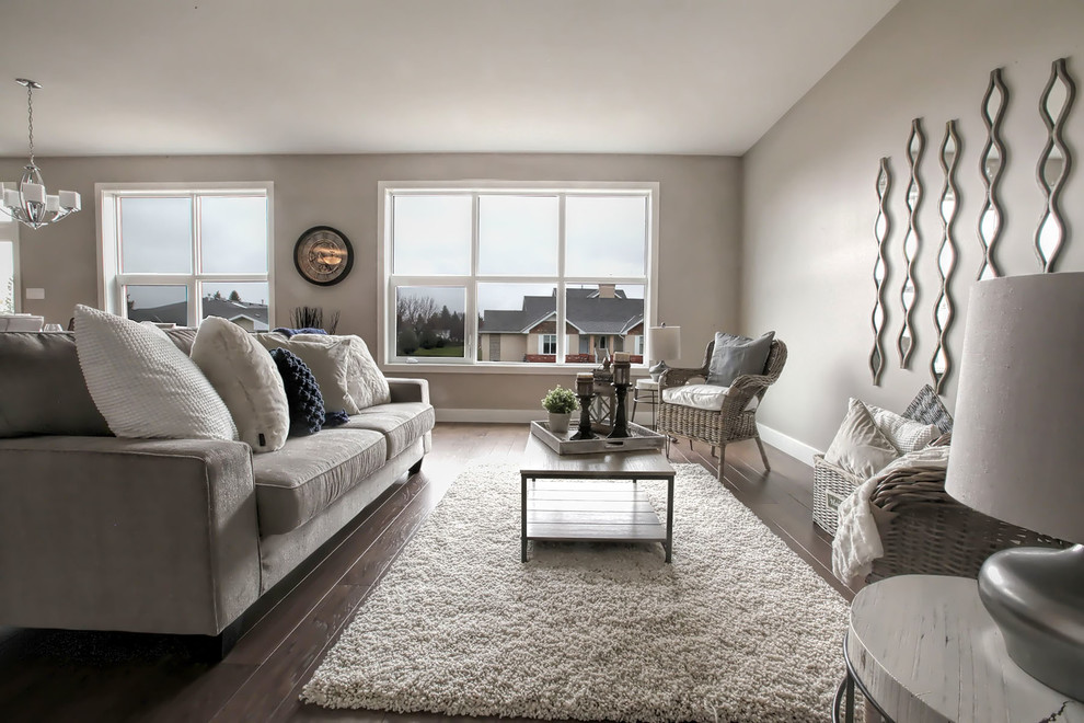Großes, Repräsentatives, Fernseherloses, Offenes Klassisches Wohnzimmer ohne Kamin mit beiger Wandfarbe und Laminat in Calgary