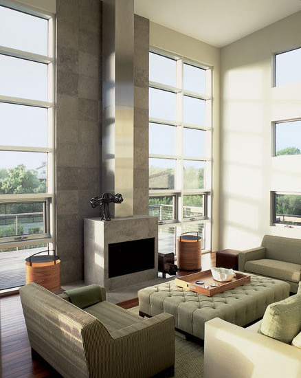 Пример оригинального дизайна: парадная, изолированная гостиная комната среднего размера в стиле модернизм с оранжевыми стенами, мраморным полом и отдельно стоящим телевизором без камина