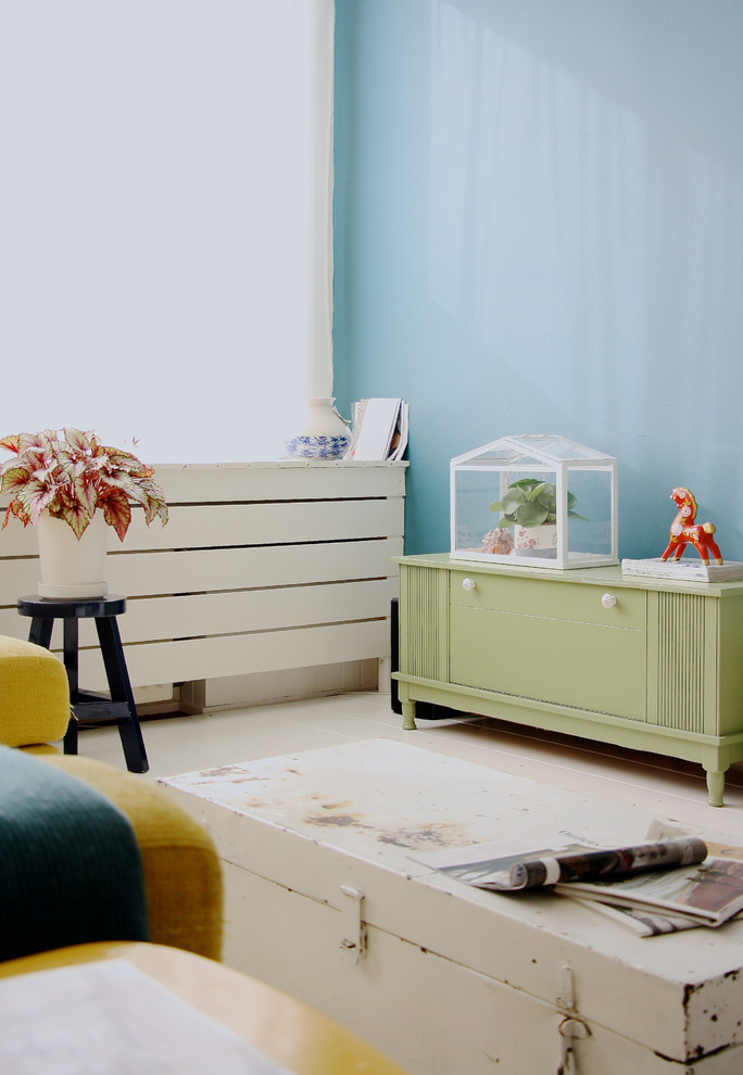 Inspiration for an eclectic living room remodel in Amsterdam