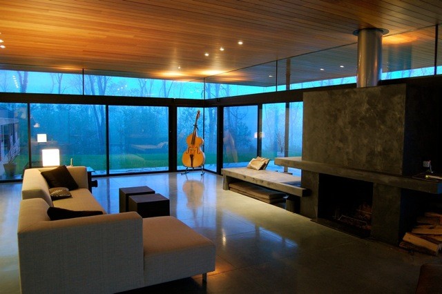 This is an example of a modern living room in New York.