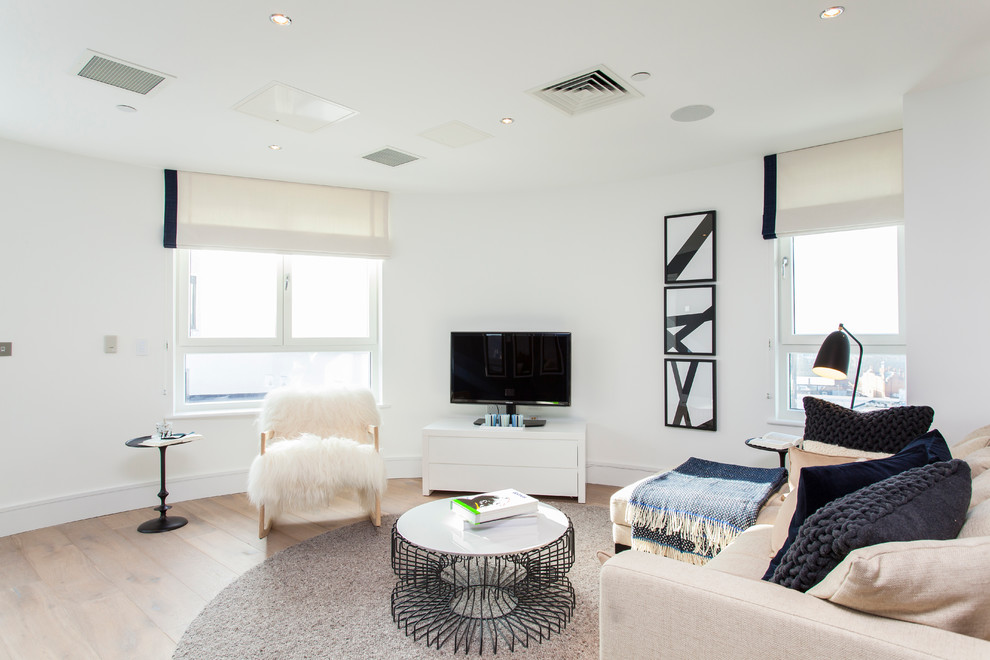 This is an example of a contemporary living room in London with white walls.
