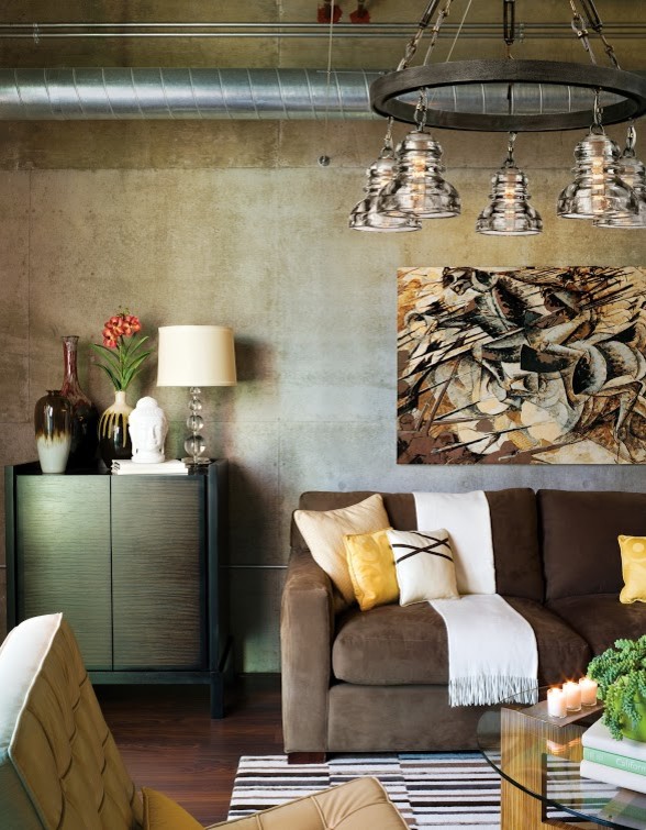 Idee per un grande soggiorno industriale aperto con pareti beige, parquet scuro e pavimento marrone