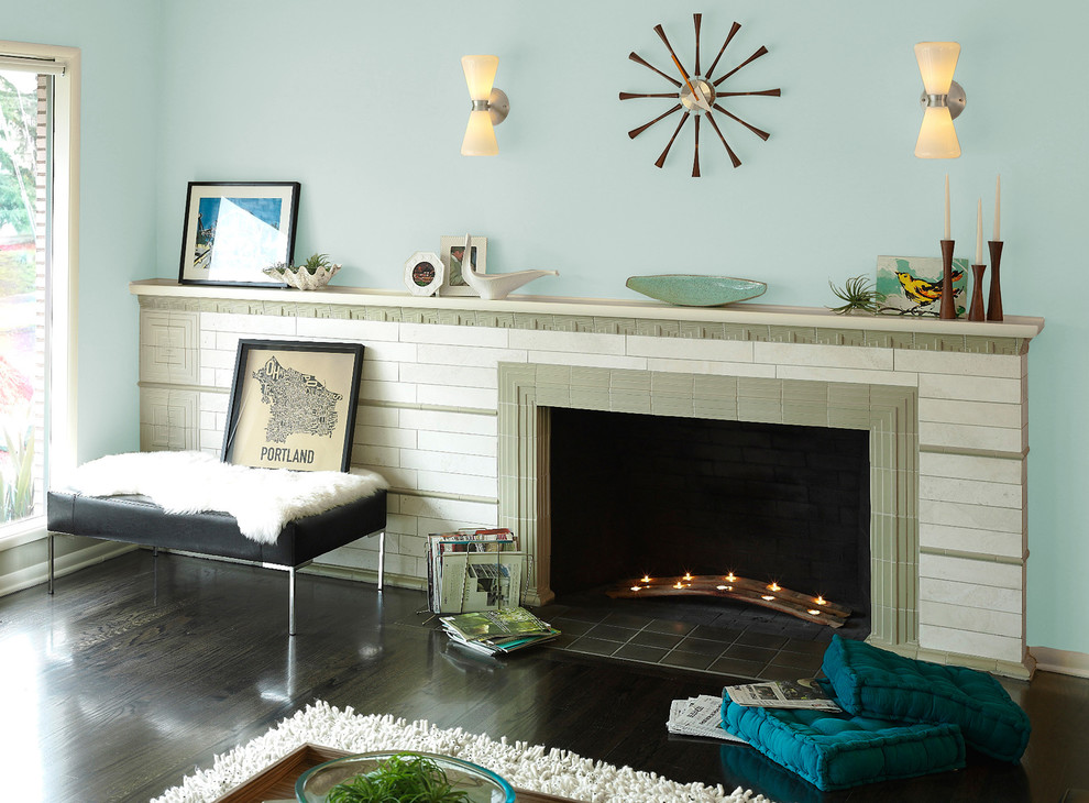 Immagine di un soggiorno minimalista con pareti blu