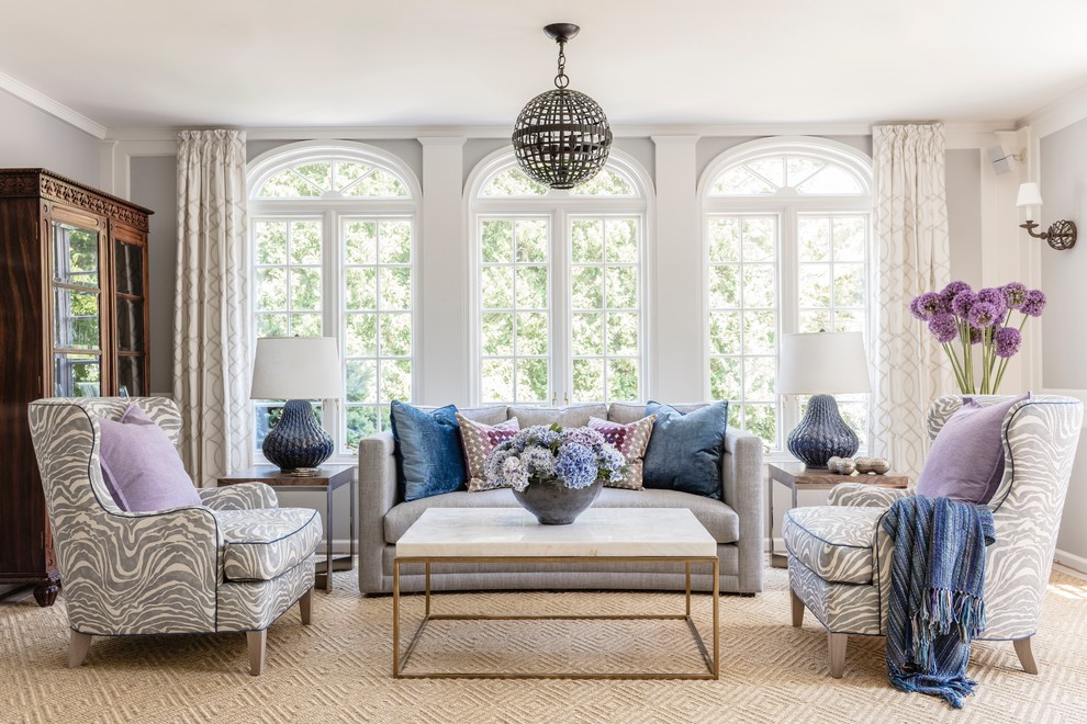 Foto di un soggiorno classico con pareti grigie, moquette e pavimento beige