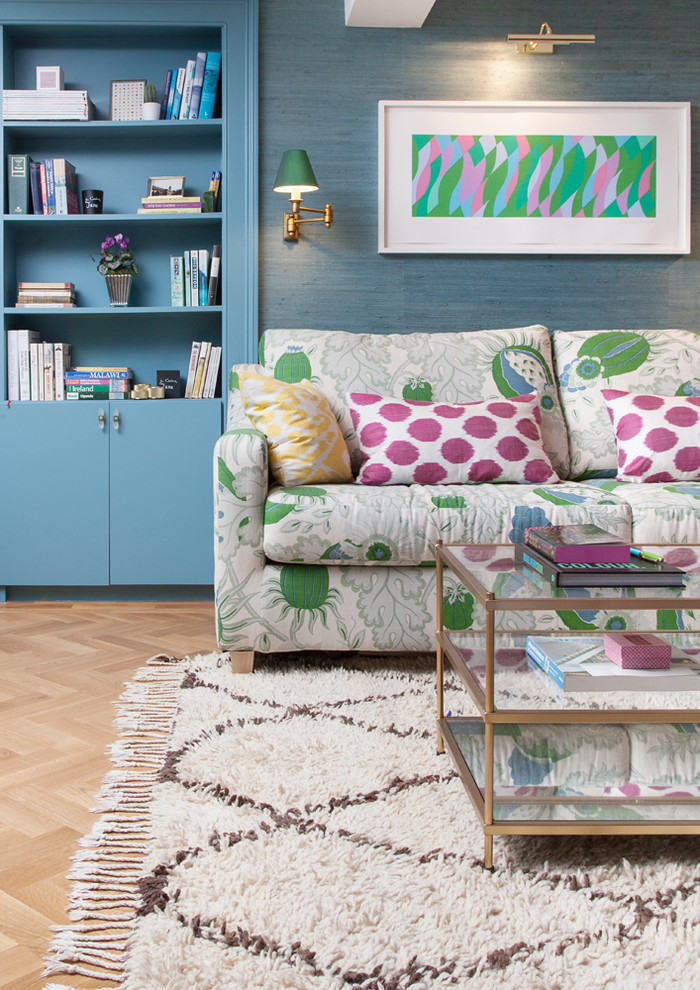 Inspiration for a contemporary living room in Edinburgh.