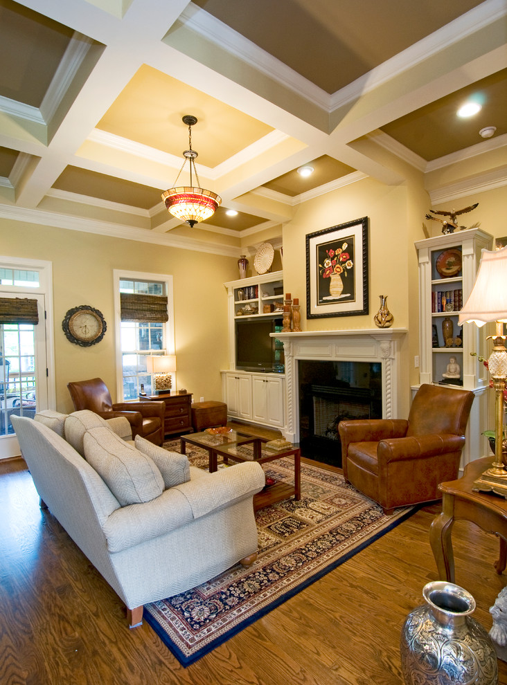 Example of a classic living room design in Charlotte
