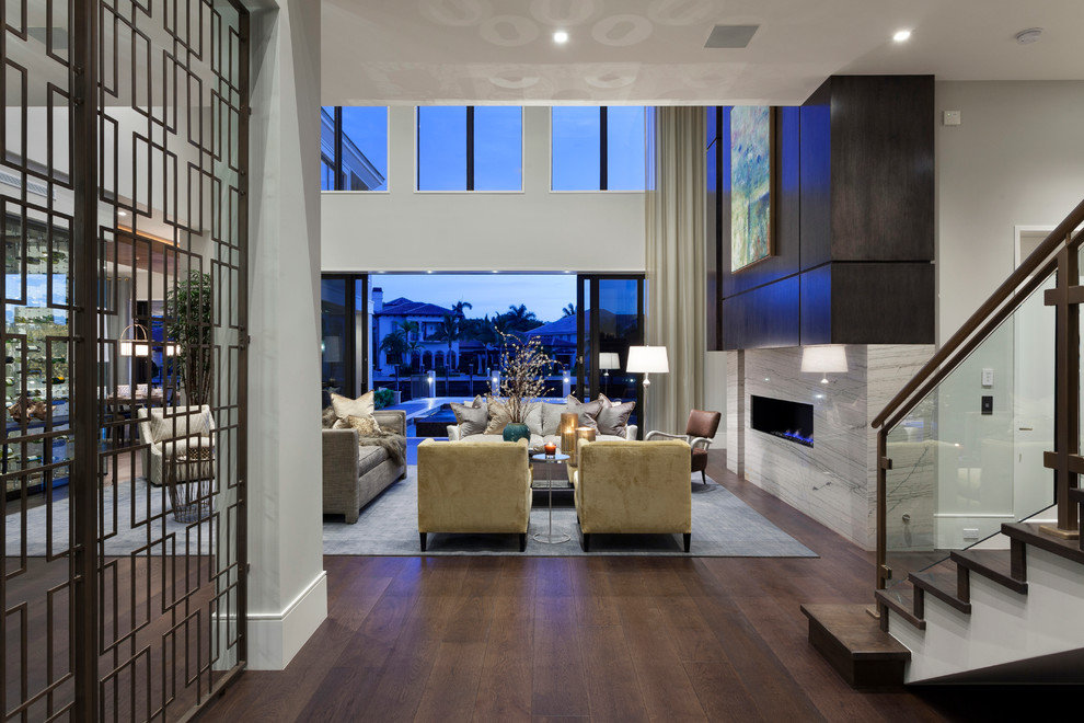 Immagine di un ampio soggiorno design con pavimento in legno massello medio