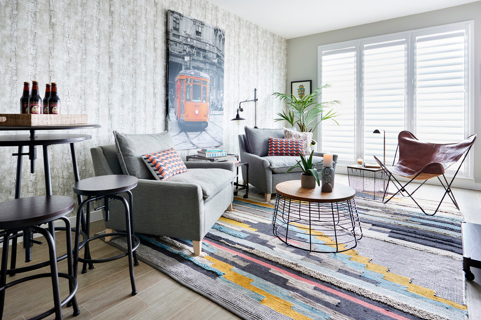 Repräsentatives Modernes Wohnzimmer mit grauer Wandfarbe und Porzellan-Bodenfliesen in Dallas