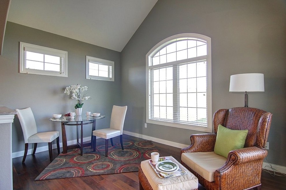 Mid-sized elegant living room photo in Milwaukee