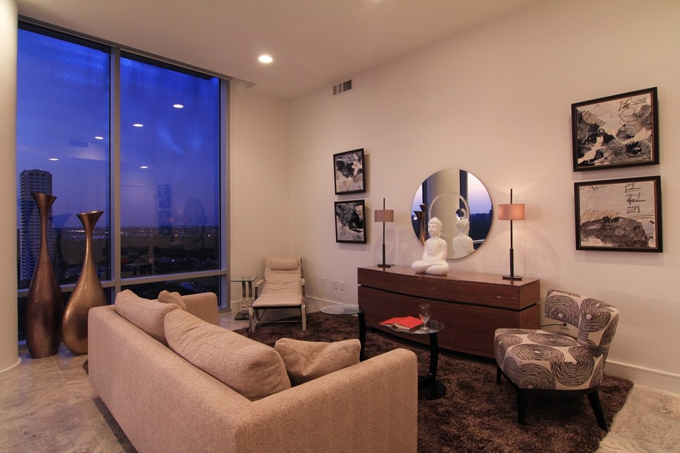 This is an example of a contemporary living room in Houston.