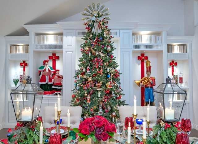 The Traditional Nostalgic Christmas Of The Past Traditional Living Room San Diego By 8545