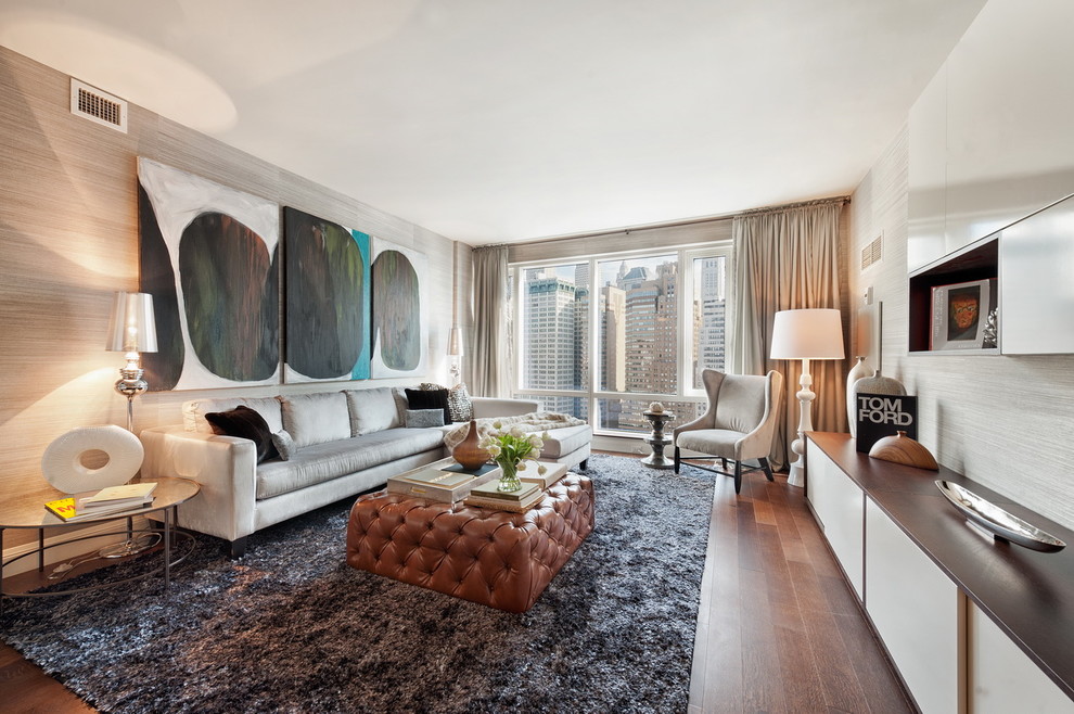 Fernseherloses Modernes Wohnzimmer mit grauer Wandfarbe in New York
