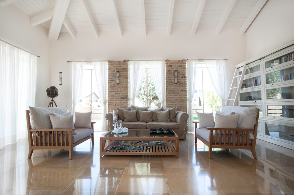 Design ideas for a medium sized traditional living room in Tel Aviv.