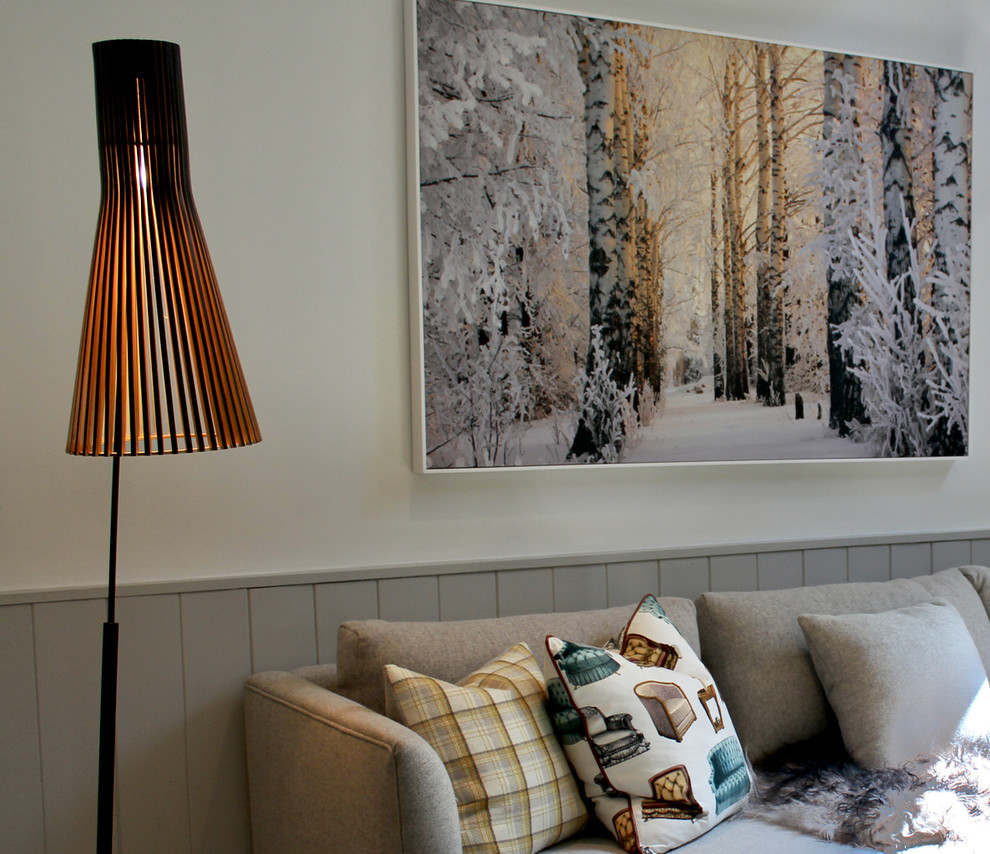 キャンベラにあるお手頃価格の中くらいな北欧スタイルのおしゃれなリビング (グレーの壁、クッションフロア、茶色い床) の写真