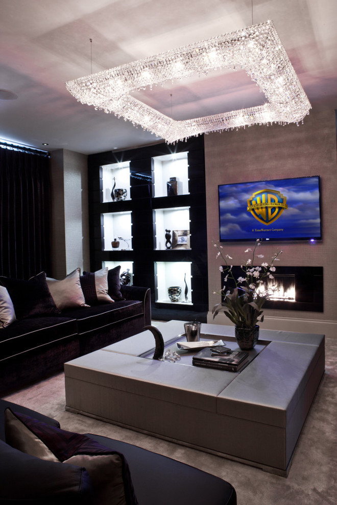 Идея дизайна: гостиная комната в стиле модернизм с горизонтальным камином и телевизором на стене
