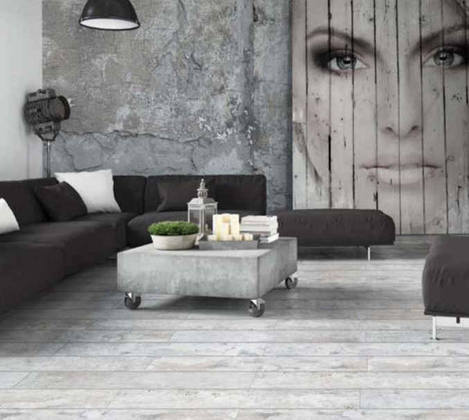 Mittelgroßes, Offenes Industrial Wohnzimmer mit grauer Wandfarbe, Porzellan-Bodenfliesen und grauem Boden in Miami