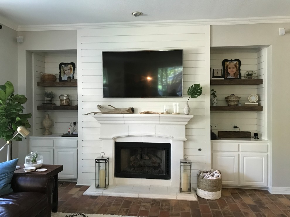 Tile wall and floating shelves Farmhouse Living Room Dallas by