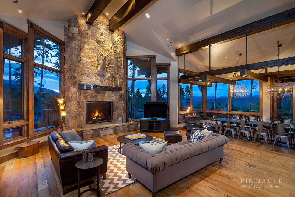 Design ideas for a rustic living room in Denver.