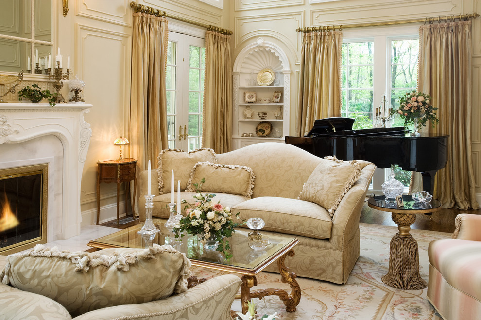 Exemple d'un grand salon chic ouvert avec une salle de réception, un mur beige, parquet clair, une cheminée standard et aucun téléviseur.
