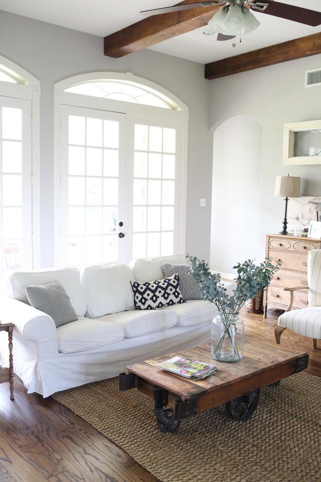 Living room - farmhouse living room idea in Houston