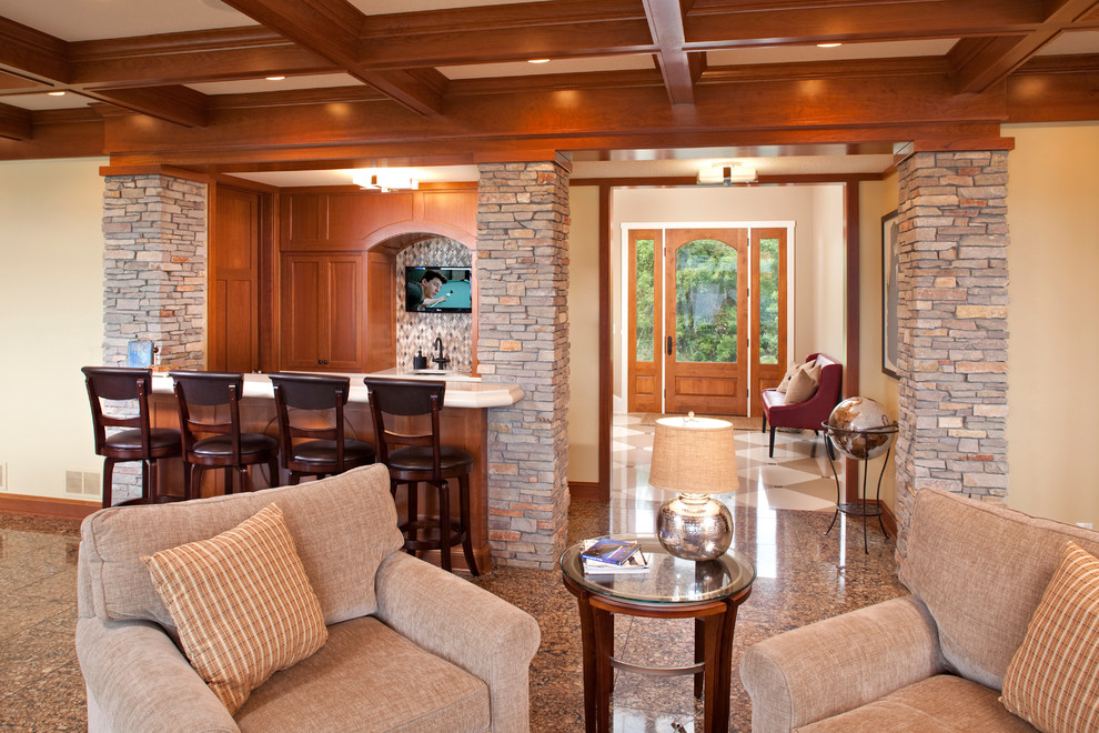 Стильный дизайн: гостиная комната в классическом стиле с домашним баром - последний тренд