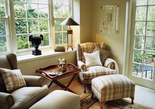 Immagine di un soggiorno tradizionale di medie dimensioni con sala formale