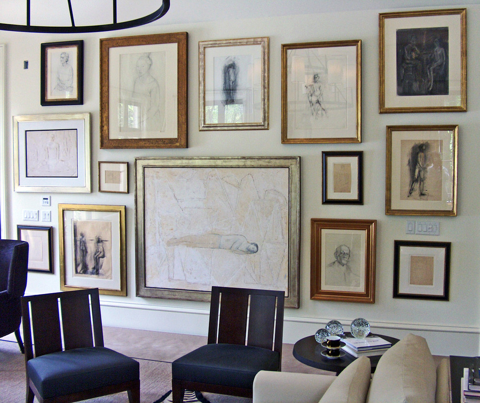 Foto de salón abierto clásico renovado de tamaño medio con paredes blancas, suelo de baldosas de porcelana y suelo beige