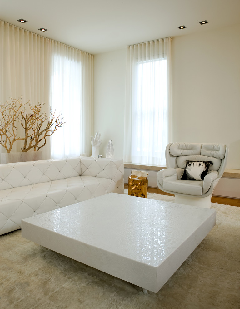 Идея дизайна: большая парадная, изолированная гостиная комната в современном стиле с белыми стенами, паркетным полом среднего тона, стандартным камином, фасадом камина из камня и коричневым полом без телевизора