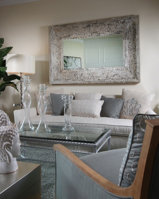 Mittelgroßes, Offenes Klassisches Wohnzimmer mit beiger Wandfarbe in Miami