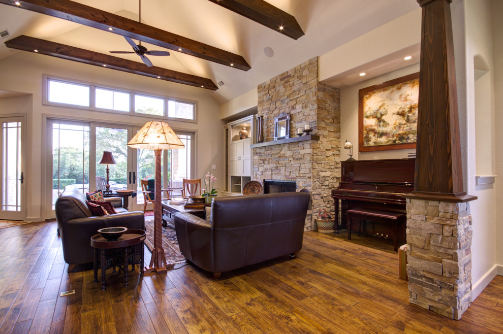 This is an example of a classic living room in Austin.