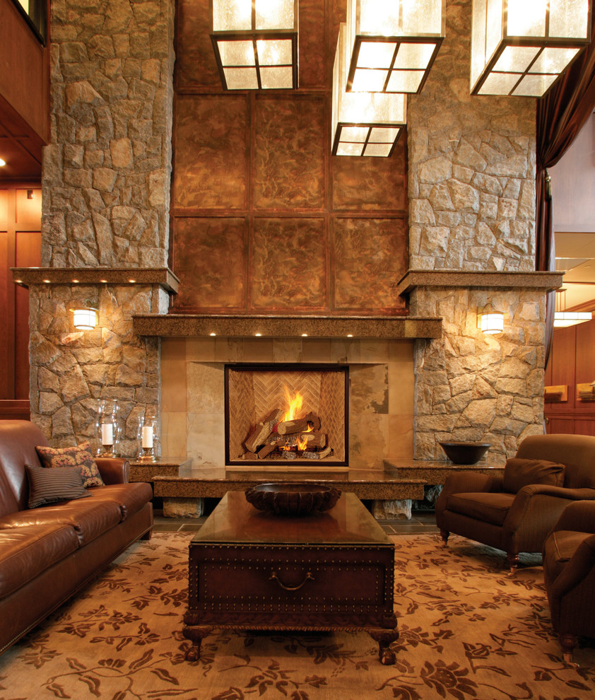 Foto de salón contemporáneo sin televisor con marco de chimenea de piedra y piedra