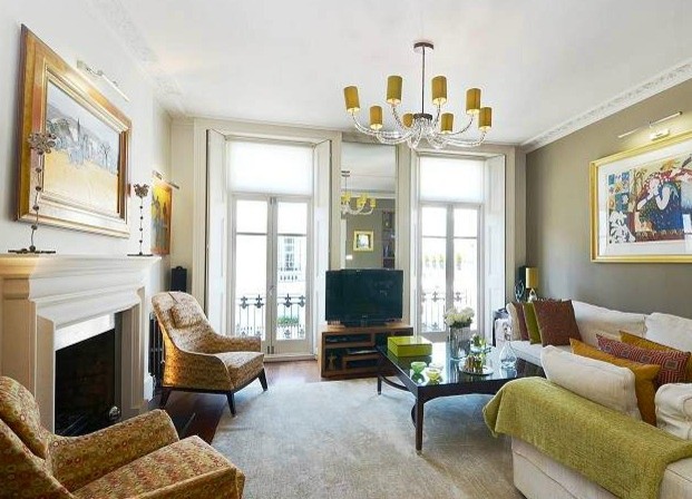 Elegant living room photo in Surrey